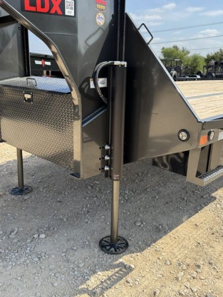New 2027 MAXX-D LDX10240-6402 Deckover Trailer