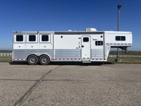Used 2014 4-Star Trailers 3H 10'LQ Horse Trailer with Drop Down Bunk