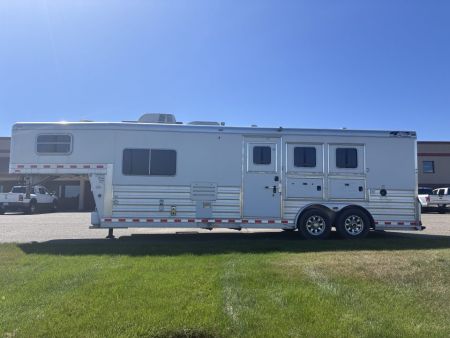 Used 2014 4-Star Trailers 3H 10'LQ Horse Trailer with Drop Down Bunk