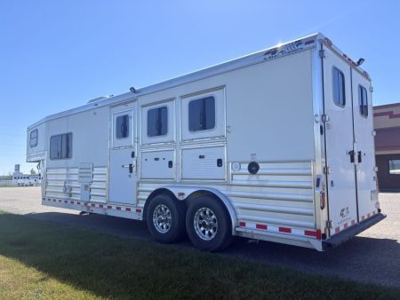 Used 2014 4-Star Trailers 3H 10'LQ Horse Trailer with Drop Down Bunk