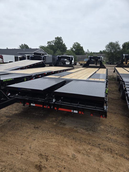 New 2027 Load Trail 102 x 32 lo pro 24k w/ max ramps Gooseneck Bodies