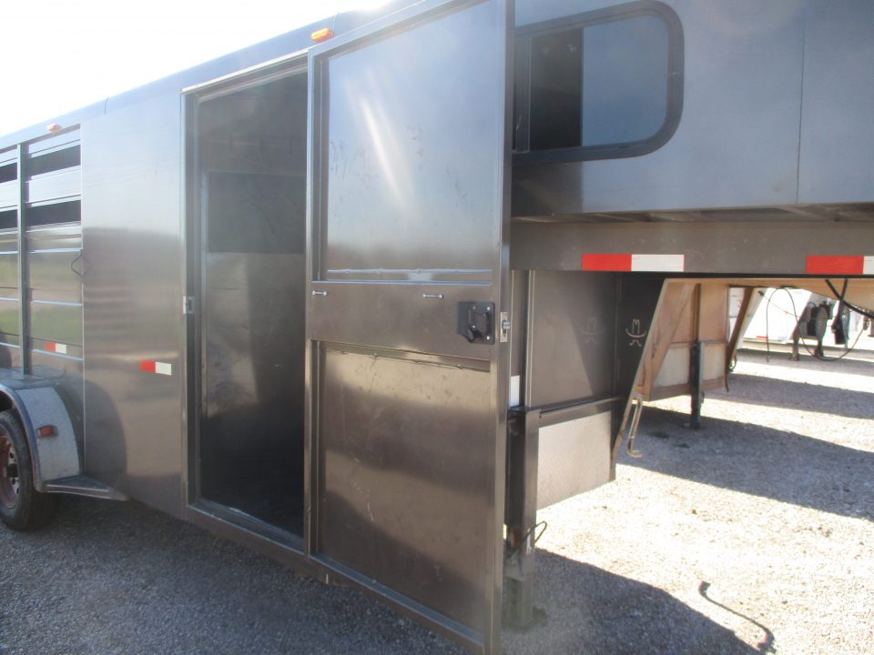 Used 2015 Titan Trailer Primo Horse Trailer