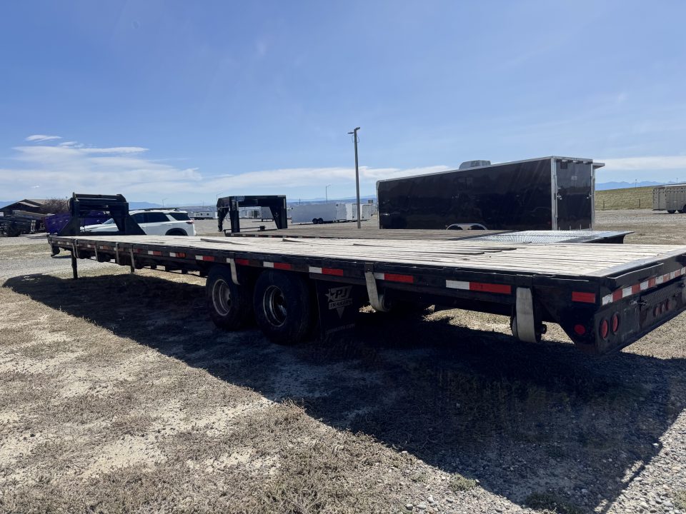 Used 2011 PJ Trailers 40' GN Flatbed Trailer