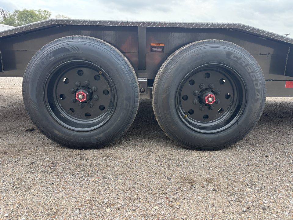 New 2027 MAXX-D H8X Equipment Trailer