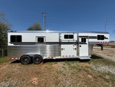 New 2027 4-Star Trailers Polished 2+1 w/Werm Flooring Horse Trailer