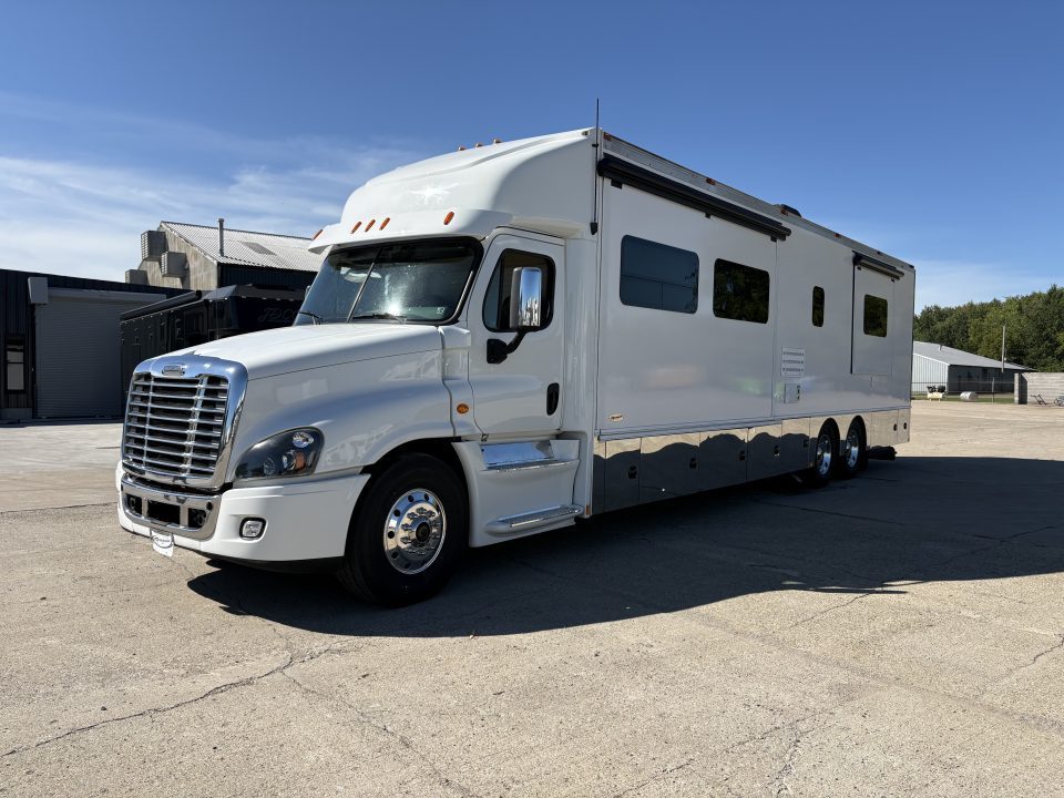 Used 2015 Renegade 3400AM 2 Bathrooms