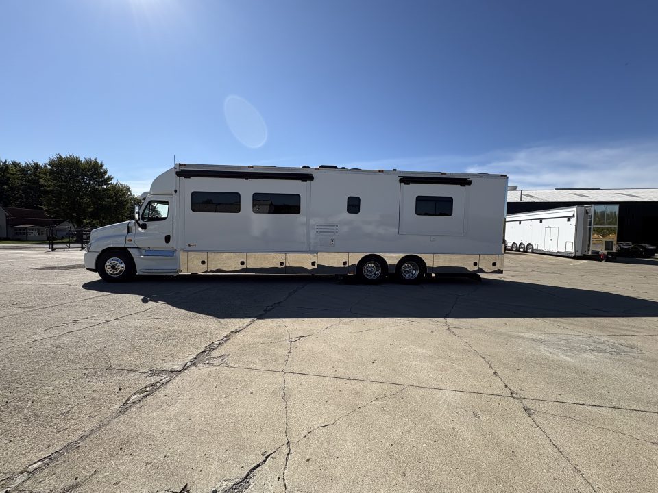 Used 2015 Renegade 3400AM 2 Bathrooms