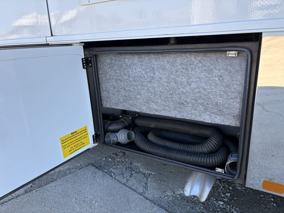 Used 2015 Renegade 3400AM 2 Bathrooms