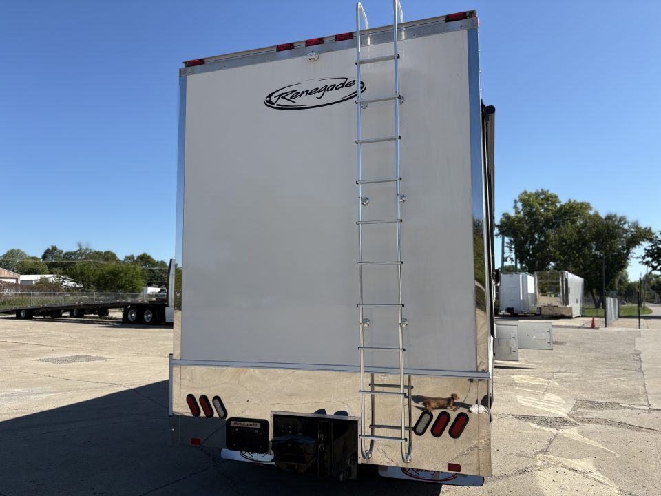 Used 2015 Renegade 3400AM 2 Bathrooms