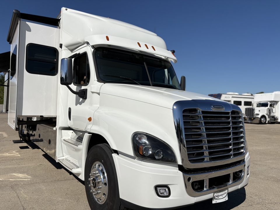 Used 2015 Renegade 3400AM 2 Bathrooms