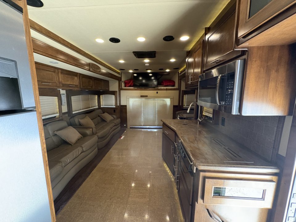 Used 2015 Renegade 3400AM 2 Bathrooms