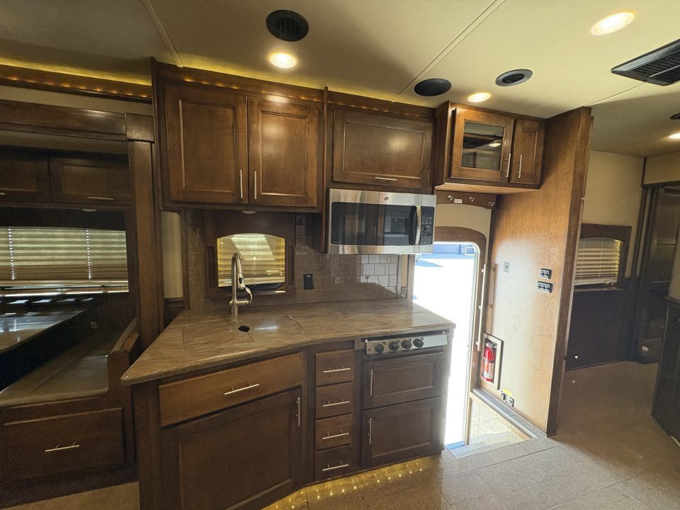 Used 2015 Renegade 3400AM 2 Bathrooms