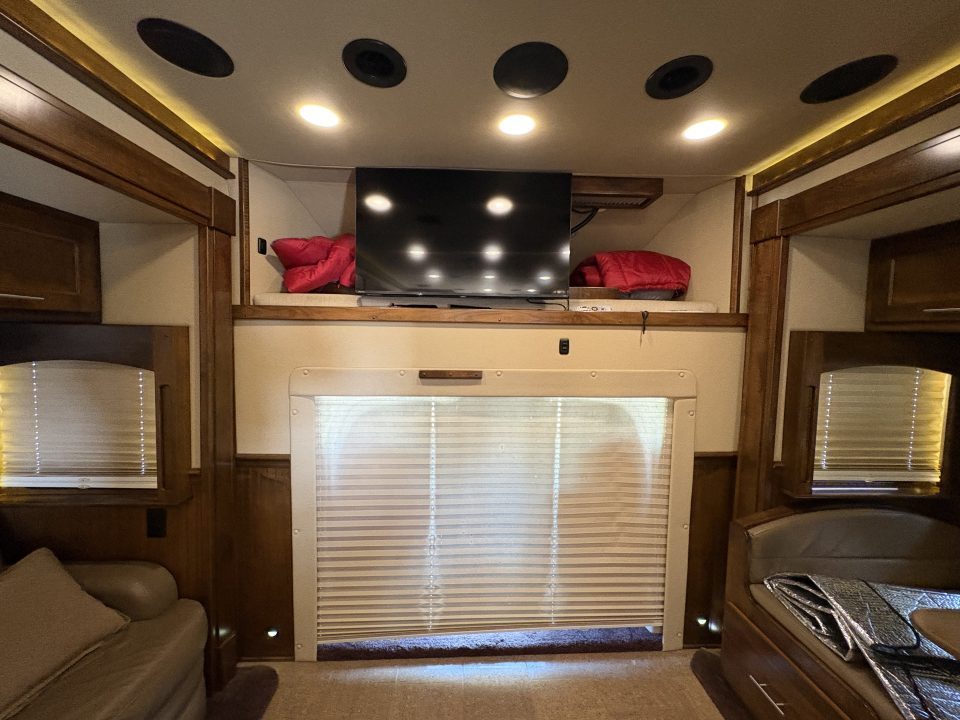 Used 2015 Renegade 3400AM 2 Bathrooms