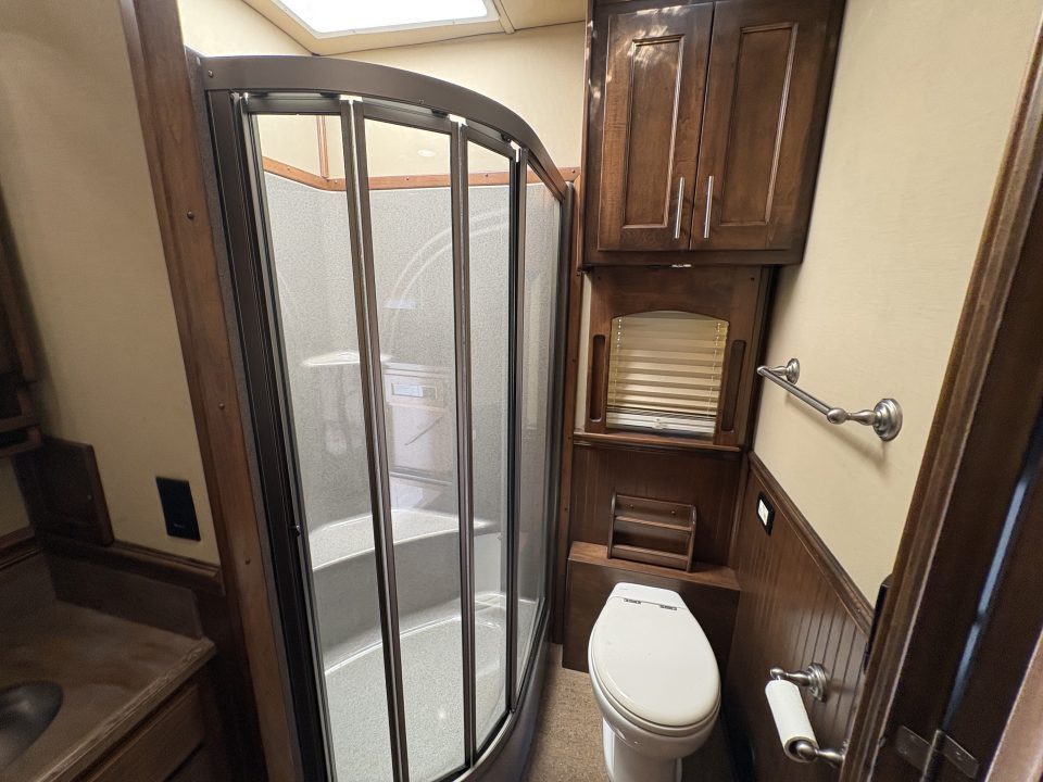 Used 2015 Renegade 3400AM 2 Bathrooms