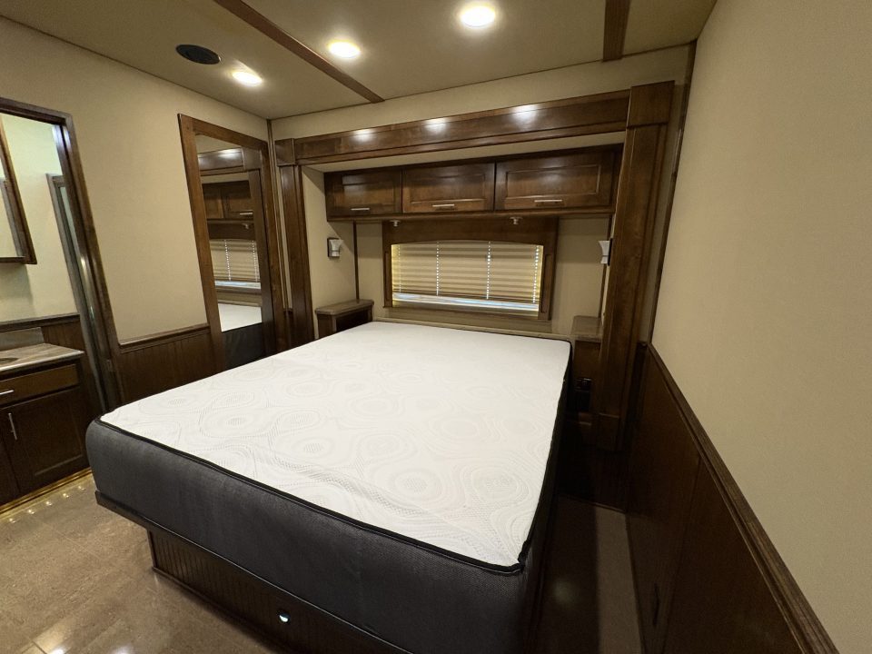Used 2015 Renegade 3400AM 2 Bathrooms