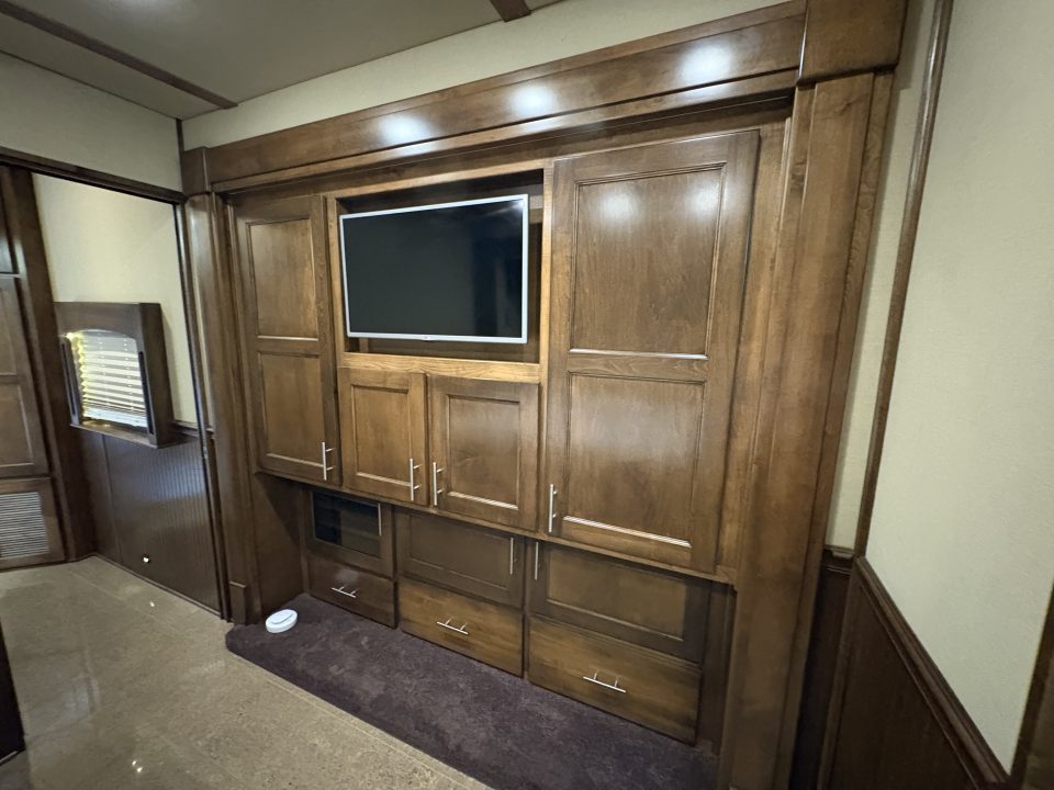 Used 2015 Renegade 3400AM 2 Bathrooms