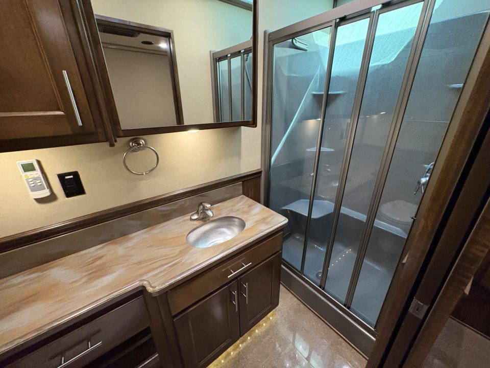 Used 2015 Renegade 3400AM 2 Bathrooms