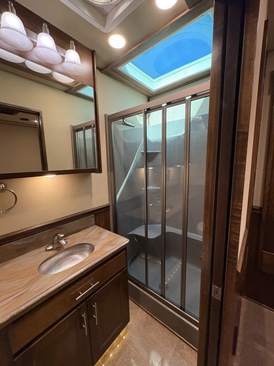 Used 2015 Renegade 3400AM 2 Bathrooms