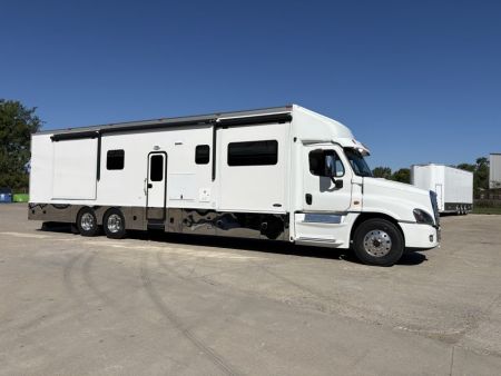 Used 2015 Renegade 3400AM 2 Bathrooms