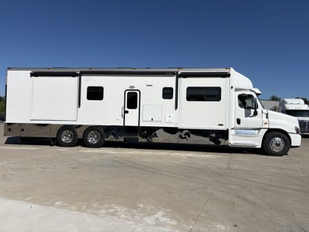 Used 2015 Renegade 3400AM 2 Bathrooms