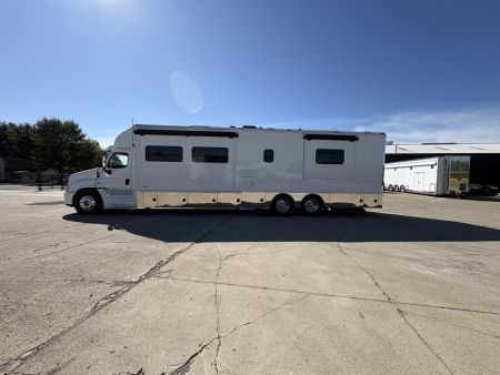 Used 2015 Renegade 3400AM 2 Bathrooms