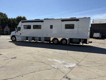 Used 2015 Renegade 3400AM 2 Bathrooms