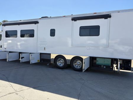 Used 2015 Renegade 3400AM 2 Bathrooms