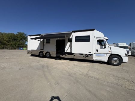 Used 2015 Renegade 3400AM 2 Bathrooms