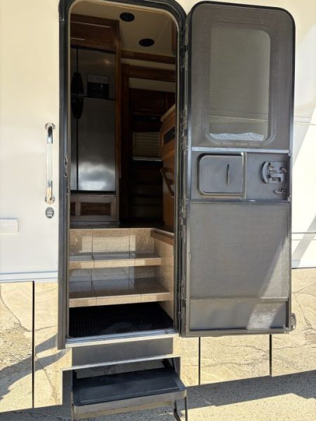 Used 2015 Renegade 3400AM 2 Bathrooms