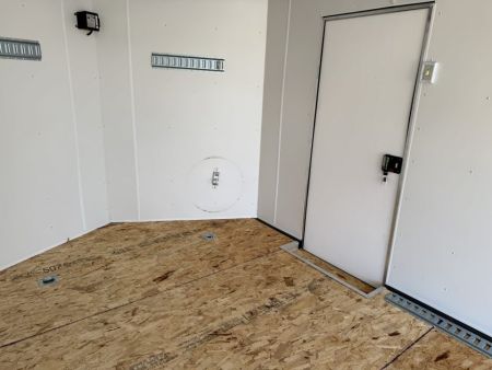 Used Like NEW 2024 AERO 8.5x22 +2’V, ESCAPE Door, 7’ TALL, WHITE Interior,  QUALITY Enclosed ESCAPE DOOR Car Hauler Cargo Trailer