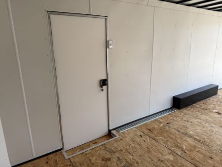 Used Like NEW 2024 AERO 8.5x22 +2’V, ESCAPE Door, 7’ TALL, WHITE Interior,  QUALITY Enclosed ESCAPE DOOR Car Hauler Cargo Trailer