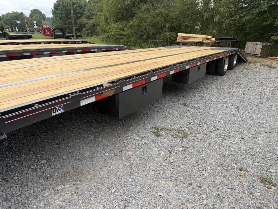 New 2027 Diamond C FMAX212 GOOSENECK TRAILER PACESETTER HYDRO JACKS & DOVE DISC BRAKES 17.5 ALUMINUM OUTER RIMS