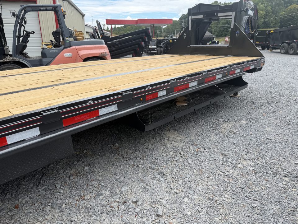 New 2027 Diamond C FMAX212 GOOSENECK TRAILER PACESETTER HYDRO JACKS & DOVE DISC BRAKES 17.5 ALUMINUM OUTER RIMS