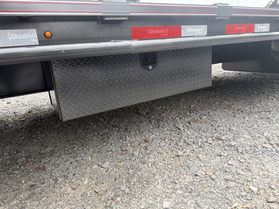 New 2027 Diamond C FMAX212 GOOSENECK TRAILER PACESETTER HYDRO JACKS & DOVE DISC BRAKES 17.5 ALUMINUM OUTER RIMS