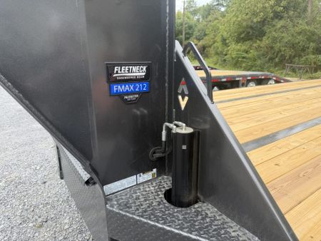 New 2027 Diamond C FMAX212 GOOSENECK TRAILER PACESETTER HYDRO JACKS & DOVE DISC BRAKES 17.5 ALUMINUM OUTER RIMS