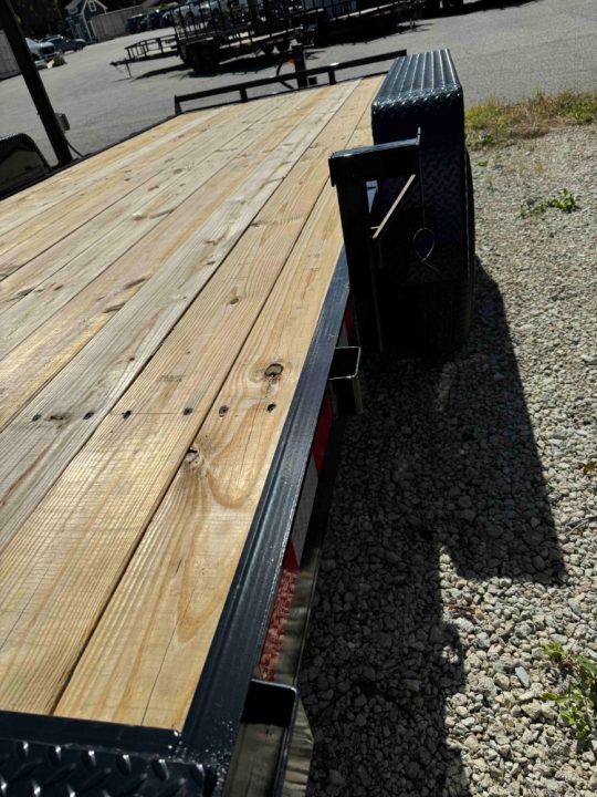 New 2027 Down 2 Earth Trailers DTE8220GVTW7B Car Hauler