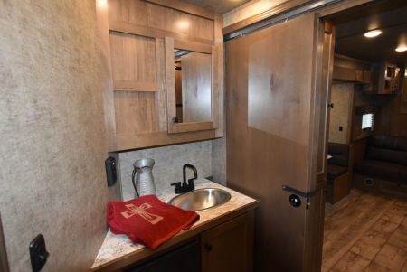 New 2027 Lakota Legacy 8315SR Horse Trailer