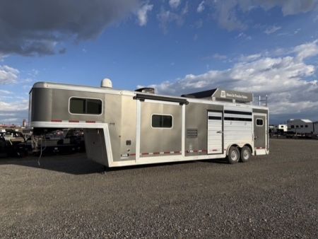 Used 2021 Logan Coach Riot 3H GN 812 LQ HORSE TRAILER