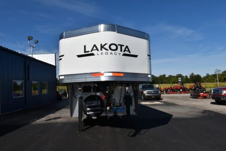 New 2027 Lakota Legacy 8415SR Horse Trailer