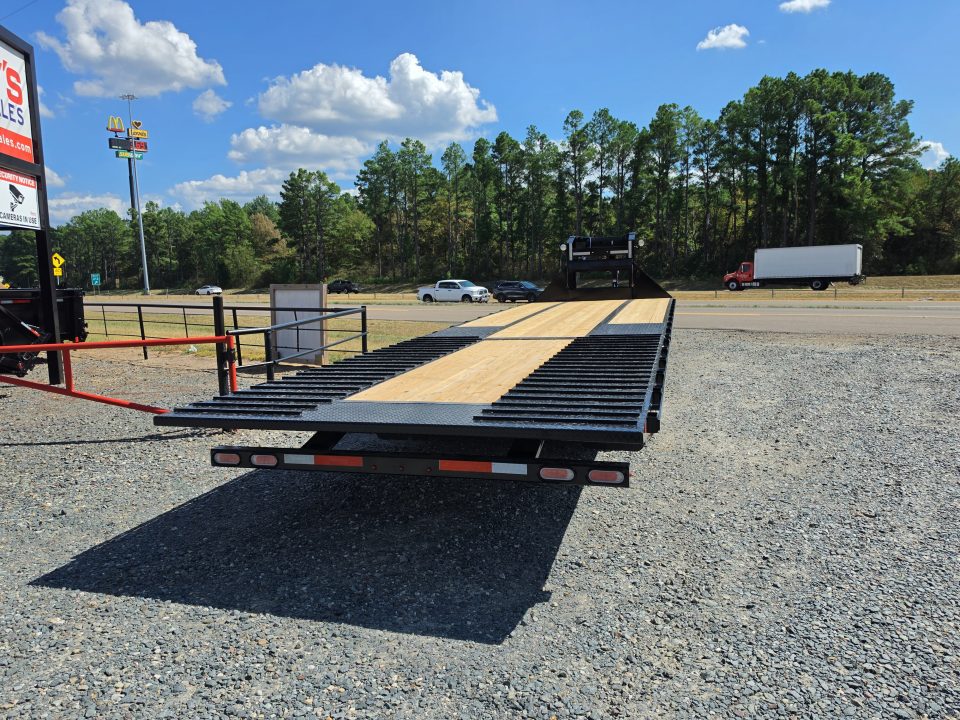 New 2027 Diamond C Trailers FMAX212 32'x102" Hydraulic Dovetail Pacesetter Edition Equipment Trailer