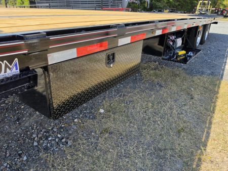 New 2027 Diamond C Trailers FMAX212 32'x102" Hydraulic Dovetail Pacesetter Edition Equipment Trailer