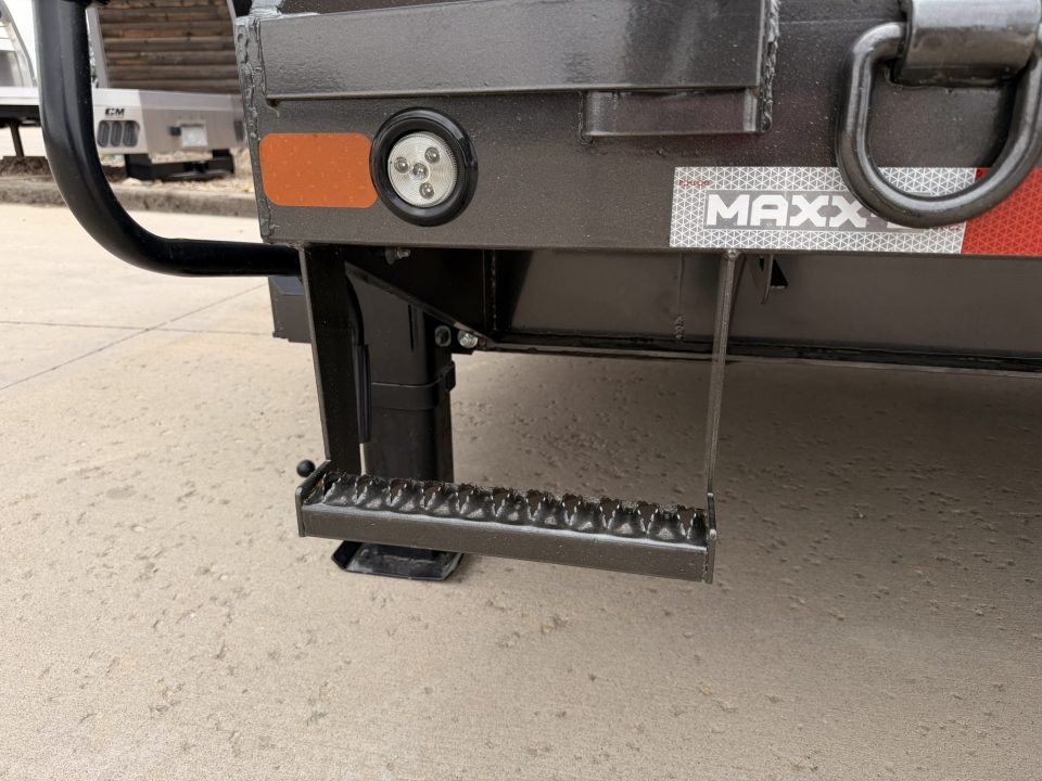 New 2027 MAXX-D 8.5-32 Tandem Dual Deckover Gooseneck Equipment Hauler 25.9K GVWR