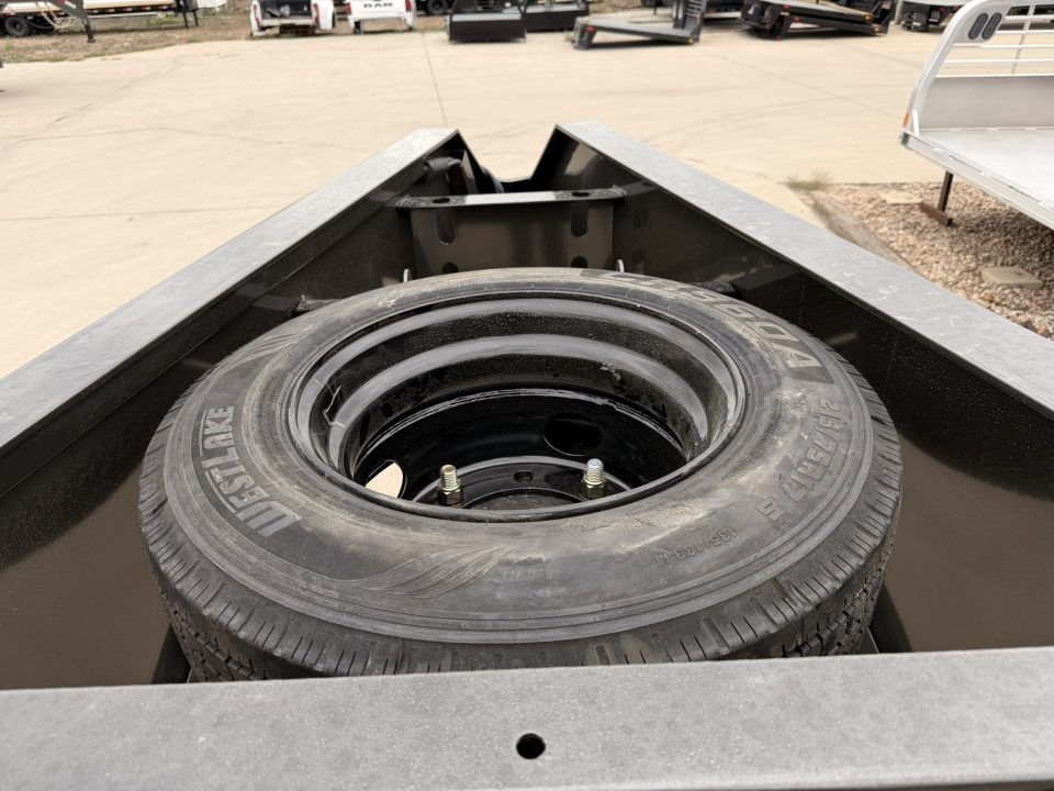 New 2027 MAXX-D 8.5-32 Tandem Dual Deckover Gooseneck Equipment Hauler 25.9K GVWR