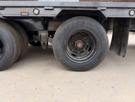 New 2027 MAXX-D 8.5-32 Tandem Dual Deckover Gooseneck Equipment Hauler 25.9K GVWR