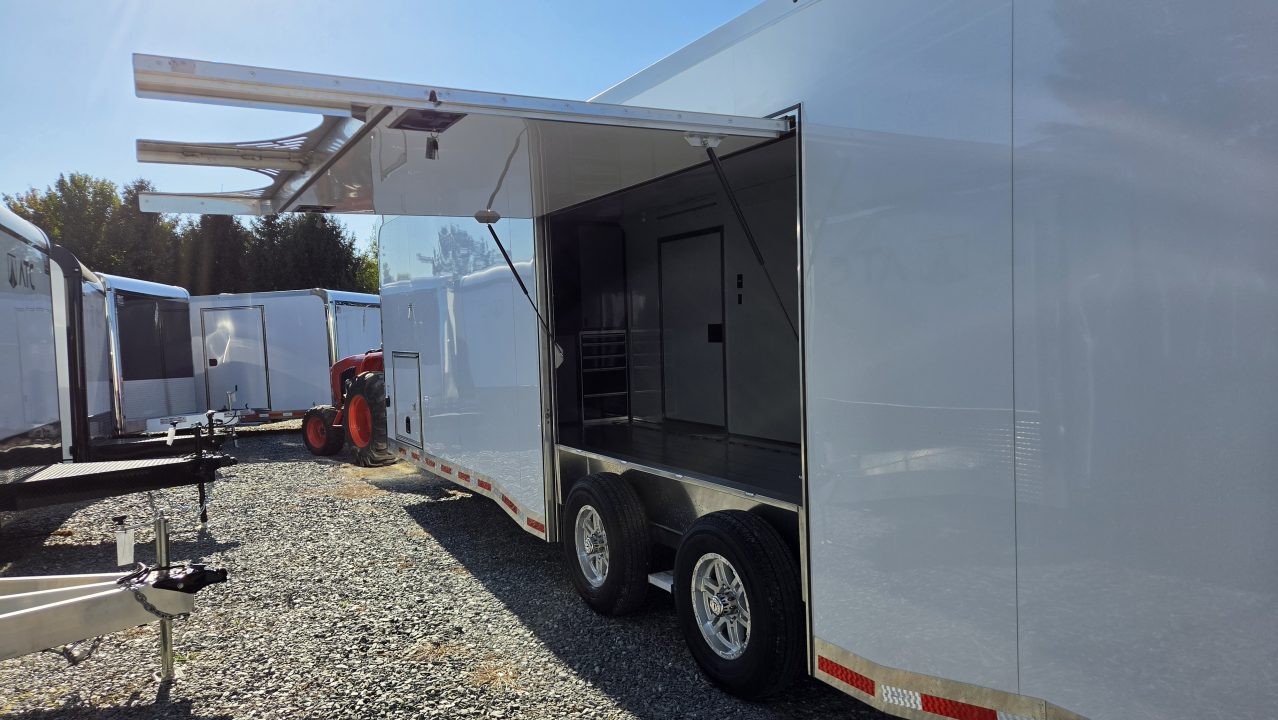 New 2026 Featherlite Trailers 4410 8.5X28 Car / Racing Trailer