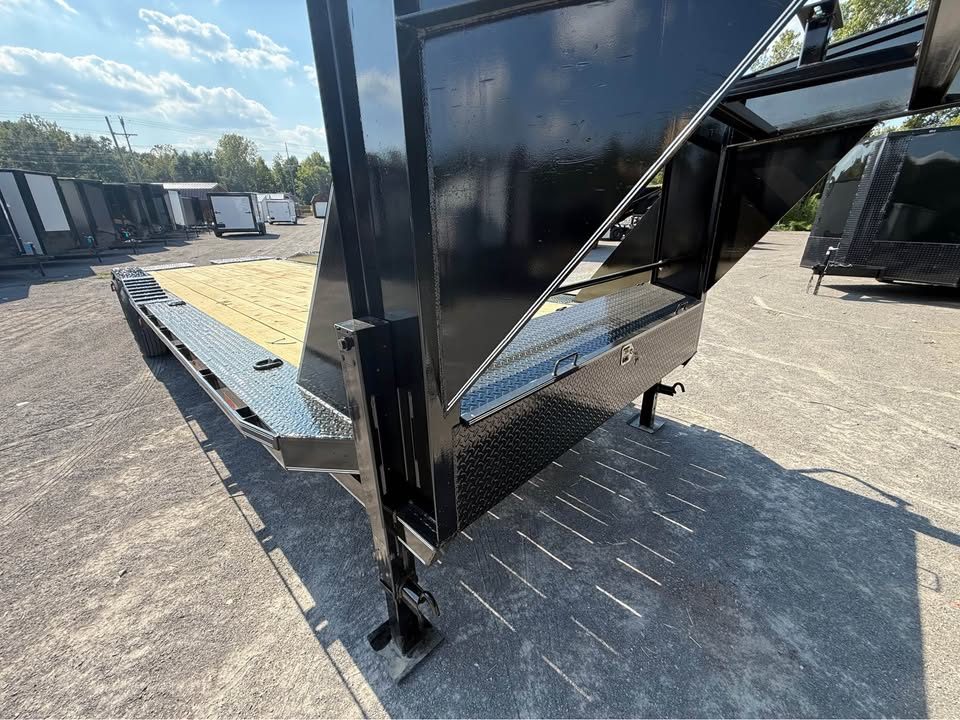 New 2027 Oak Ridge 102x24 16k Gooseneck