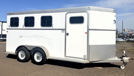 Used 2010 Circle J LARIAT Horse Trailer