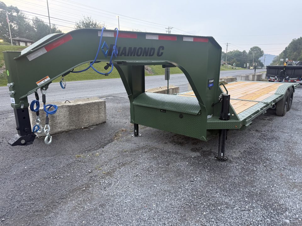 New 2027 Diamond C HXD210 GOOSENECK DRIVE OVER FENDER TILT TRAILER 102”X24’ **ABS BRAKES ** HYDRO JACKS ,