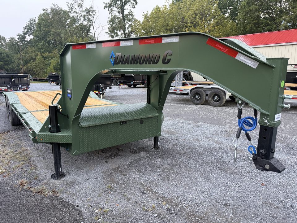 New 2027 Diamond C HXD210 GOOSENECK DRIVE OVER FENDER TILT TRAILER 102”X24’ **ABS BRAKES ** HYDRO JACKS ,