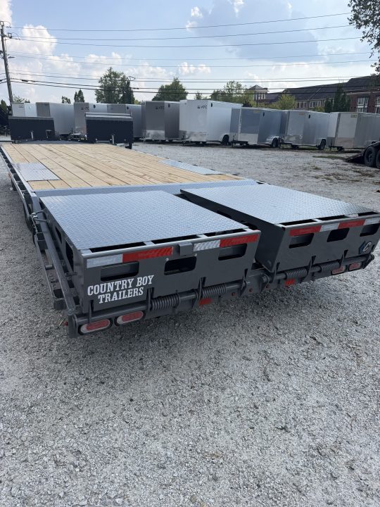 New 2027 Diamond C 8.5X24' Deckover, Max Ramps, DEC 208